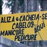 Imagem de uma placa que contm problemas na escrita. A imagem pode ser utilizada para exemplificar o gnero placa, bem como para se fazer uma anlise da construo textual (coeso e coerncia). Pode-se ainda discutir o letramento e o da norma padro da lngua portuguesa. <br/><br/> Palavras-chave: Placa. Norma padro. Ortografia. Letramento. Coeso. Coerncia. 