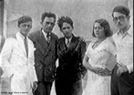 Imagem do escritor Graciliano Ramos com os amigos: Valdemar Cavalcanti, crtico literrio; o poeta Alosio Branco; a escritora Rachel de Queiroz e seu marido Jos Auto, poeta; todos em Macei, em 1932.  <br /><br /> Palvras chave: Graciliano Ramos. Literatura. Modernismo. Rachel de Queiroz. Poeta. Romancista. Brasil.